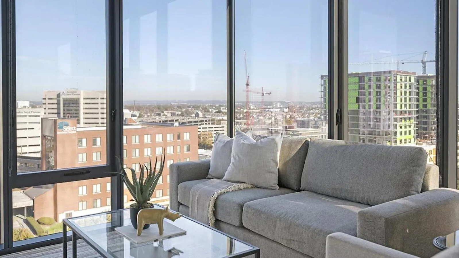 Landing Modern Apartment With Amazing Amenities Nashville
